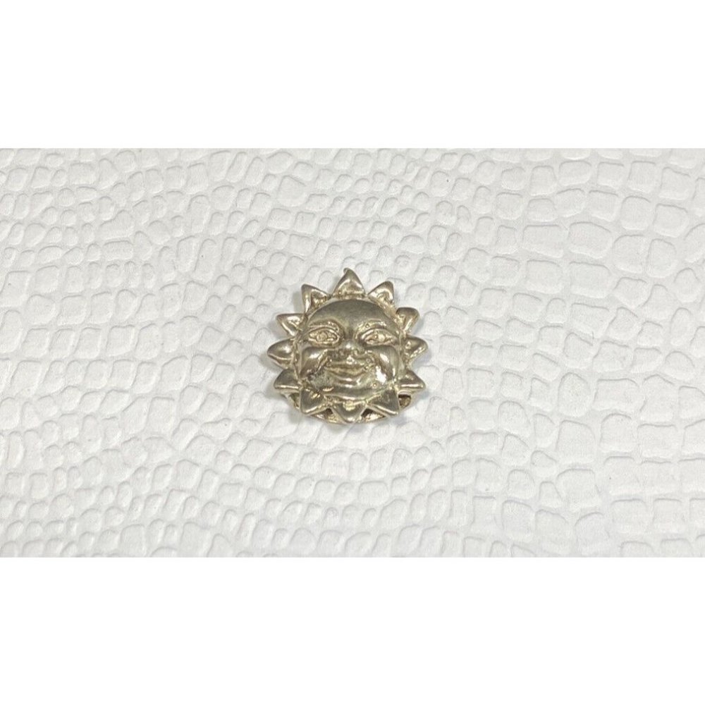 KM Vintage Sterling Silver 3D Hollow Smiling Sun Sunburst Pendant 4.5 Grams 3/4”
